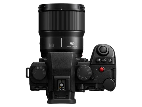 Panasonic Cámara Marco Completo Sin Espejo LUMIX DC-S5M2XCE, Lente LUMIX S 50 mm F1.8, 4K 60P y 6K 30P, Pantalla Abatible, Wi-Fi, AF Híbrido De Fase, IS Activo, Batería DMW-BLK22, Negro