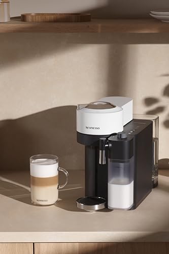 Nespresso De'Longhi Vertuo Lattissima ENV300.W, Máquina de Café Automática con Espumador de Leche Automático, Cafetera de Cápsulas de Servicio Individual, 5 Tamaños de Taza, 1500W, Blanco