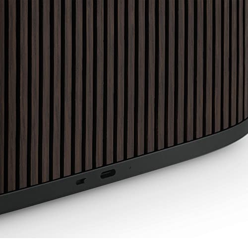 Bang & Olufsen Beosound A5 Potente Altavoz de Lujo Modular Bluetooth Portátil y WiFi para Uso en Casa o Exteriores con una Batería de Larga Duración y Cargador Inalámbrico Dark Oak