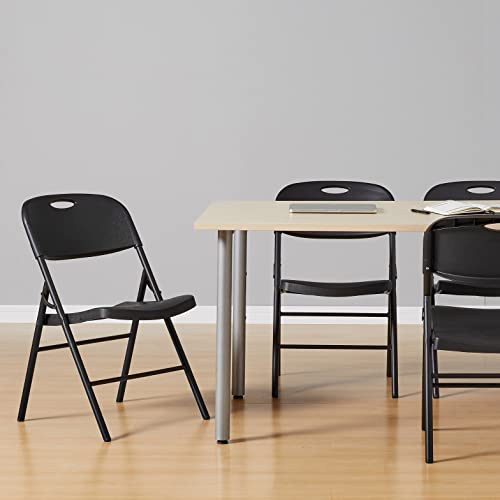 Amazon Basics Juego de 4 sillas plegables de plástico y metal, sillas de camping, sillas de cocina, para interiores y exteriores, color negro, hasta 158 kg