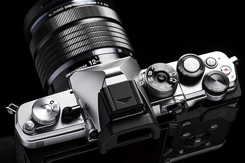 OM SYSTEM Cámara de Sistema OM-3 Micro Cuatro Tercios, Sensor apilado BSI de 20 MP, estabilización de Imagen de 5 Ejes, Plateada con Objetivo M Zuiko Digital 12-45 mm, f4.0 Pro
