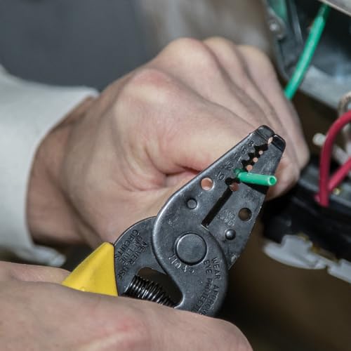 Klein Tools El kit de herramientas manuales 80028 incluye alicates, destornilladores, destornilladores de tuercas, mochila y más herramientas para el lugar de trabajo, 28 piezas