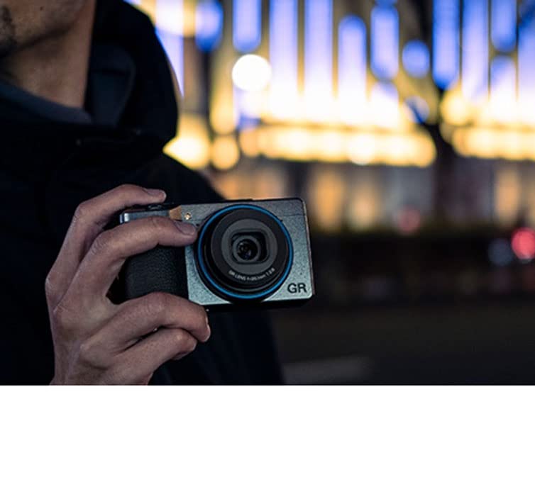 Ricoh GR IIIx Urban Edition, Cuerpo Gris metálico con Anillo Azul Marino, cámara compacta Digital con Sensor CMOS de tamaño APS-C de 24 MP, Lente 40 mmF2.8 GR (en Formato de 35 mm)