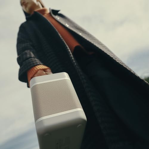 Bang & Olufsen Beolit 20 Potente Altavoz Bluetooth Inalámbrico Portátil para Uso en Casa y Exteriores con Sonido de 360 Grados y Cargador Inalámbrico Qi Integrado para Teléfono Grey Mist