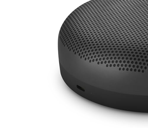 Bang & Olufsen Beosound A1 (2.ª Gen) Altavoz Bluetooth Inalámbrico Portátil Resistente al Agua y al Polvo con Sonido de 360 Grados, Alexa y Speakerphone, hasta 18 Horas de Batería - Oxygen