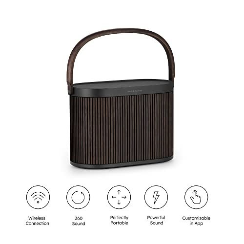 Bang & Olufsen Beosound A5 Potente Altavoz de Lujo Modular Bluetooth Portátil y WiFi para Uso en Casa o Exteriores con una Batería de Larga Duración y Cargador Inalámbrico Dark Oak