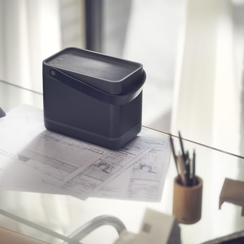 Bang & Olufsen Beolit 20 Potente Altavoz Bluetooth Inalámbrico Portátil para Uso en Casa y Exteriores con Sonido de 360 Grados y Cargador Inalámbrico Qi Integrado para Teléfono Black Anthracite