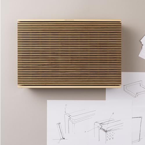Bang & Olufsen Beosound Level Altavoz Inalámbrico Bluetooth Portátil y WiFi, El Primer Altavoz Certificado de Diseño Regenerativo Cradle to Cradle, IP54, Hasta 16 Horas de Batería Gold Tone/Wood