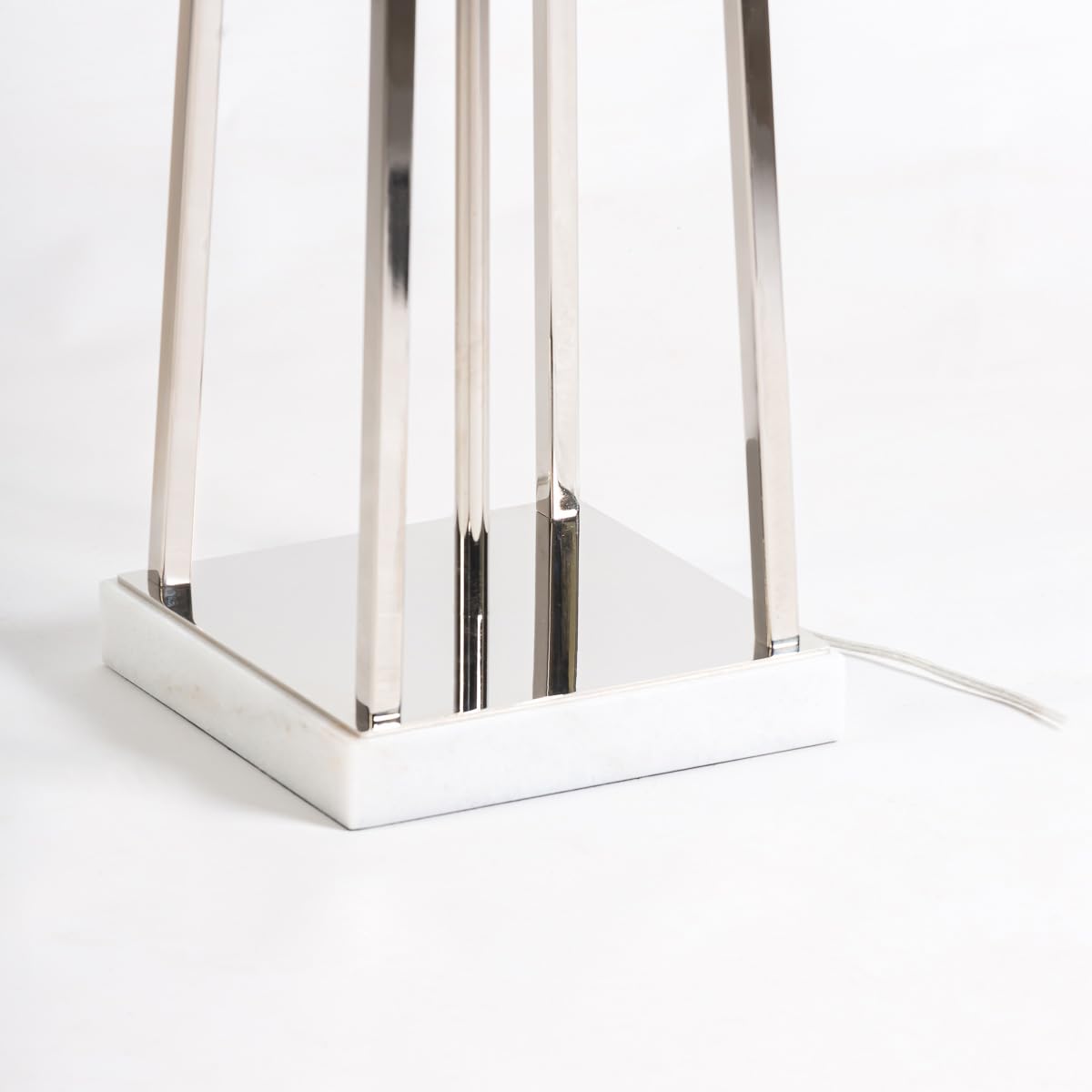 LAMPARA DE PIE 25X25X127 MARMOL BLANCO/METAL NIQUEL SIN PANTALLA