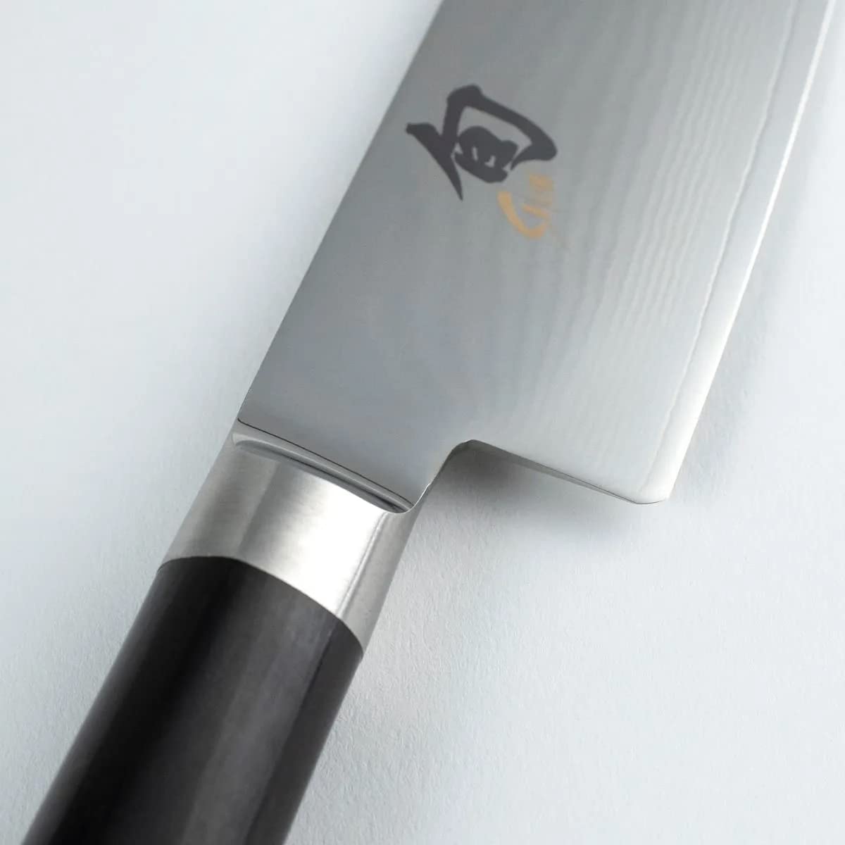 KAI Shun Classic pequeño Santoku 14 cm longitud de la hoja - First Touch - cuchillo de Damasco 32 capas núcleo VG MAX - 61 (±1) HRC - mango de madera Pakka - cuchillo de cocina japonés forjado