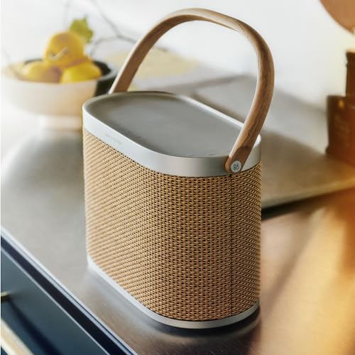 Bang & Olufsen Beosound A5 Potente Altavoz de Lujo Modular Bluetooth Portátil y WiFi para Uso en Casa o Exteriores con una Batería de Larga Duración y Cargador Inalámbrico Nordic Weave