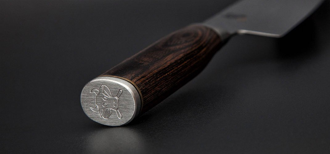 KAI Shun Premier Tim Mälzer Cuchillo japonés multiusos con filo ondulado y hoja de 16,5 cm - Núcleo VG-MAX 61 HRC, 32 capas de Damasco pulido - Mango de madera de Pakka color marrón medio