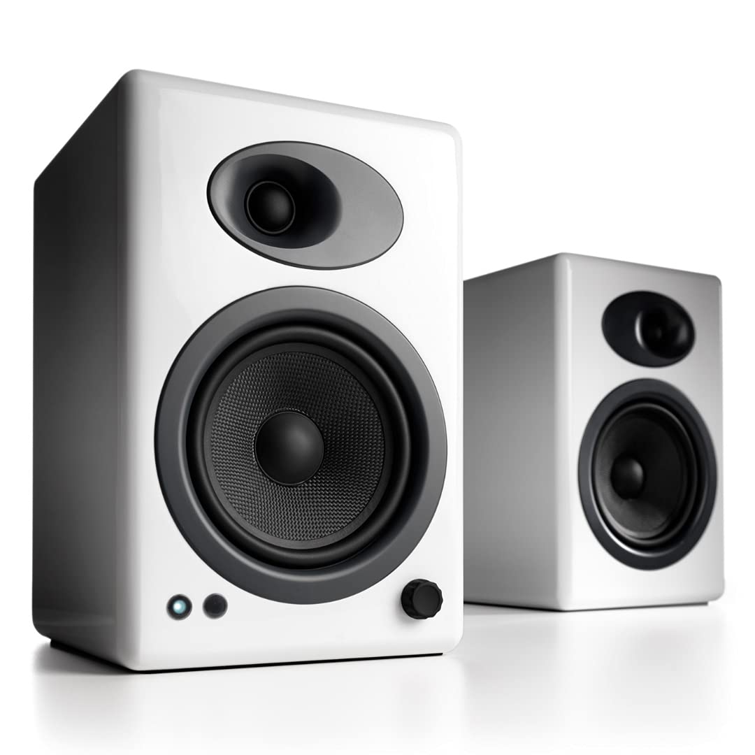 Audioengine A5+ Classic 150W Altavoces de estantería/Amplificador Analógico Incorporado/Control Remoto/Entradas RCA y 3.5mm. / Cables Incluidos (Classic, Blanco)