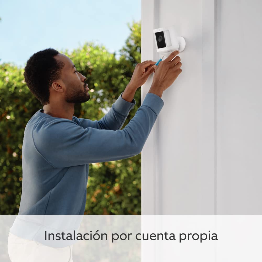 Ring cámara Plus con luces y batería (Spotlight Cam Plus) | Cámara de vigilancia exterior wifi con vídeo HD 1080p, comunicación bidireccional, visión nocturna y focos LED | 30 días gratis de Ring Home