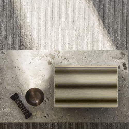 Bang & Olufsen Beosound Level Altavoz Inalámbrico Bluetooth Portátil y WiFi, El Primer Altavoz Certificado de Diseño Regenerativo Cradle to Cradle, IP54, Hasta 16 Horas de Batería Gold Tone/Wood