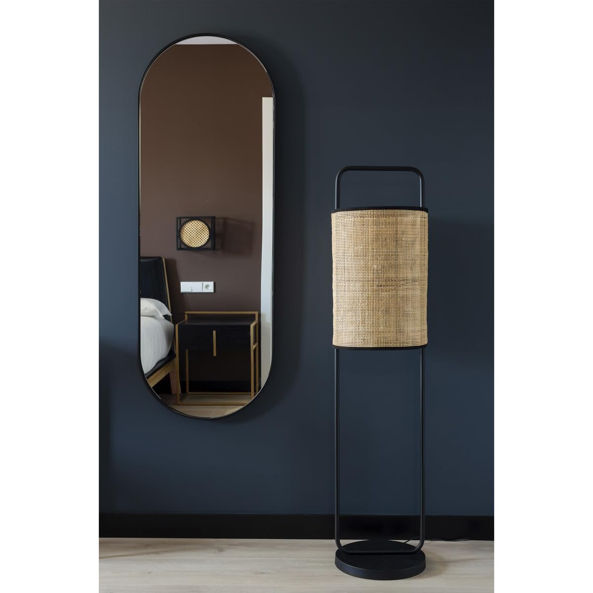 LAMPARA DE PIE 33X33X134 METAL NEGRO/RATAN NATURAL