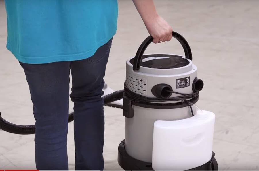 Dedra Aspirador 2 en 1, 1200 W, depósito de 20 l, 1200 W, con Sistema de pulverización y Polvo teledirigido y Cuatro Modos de Funcionamiento, depósito de plástico Resistente, con Interruptor de