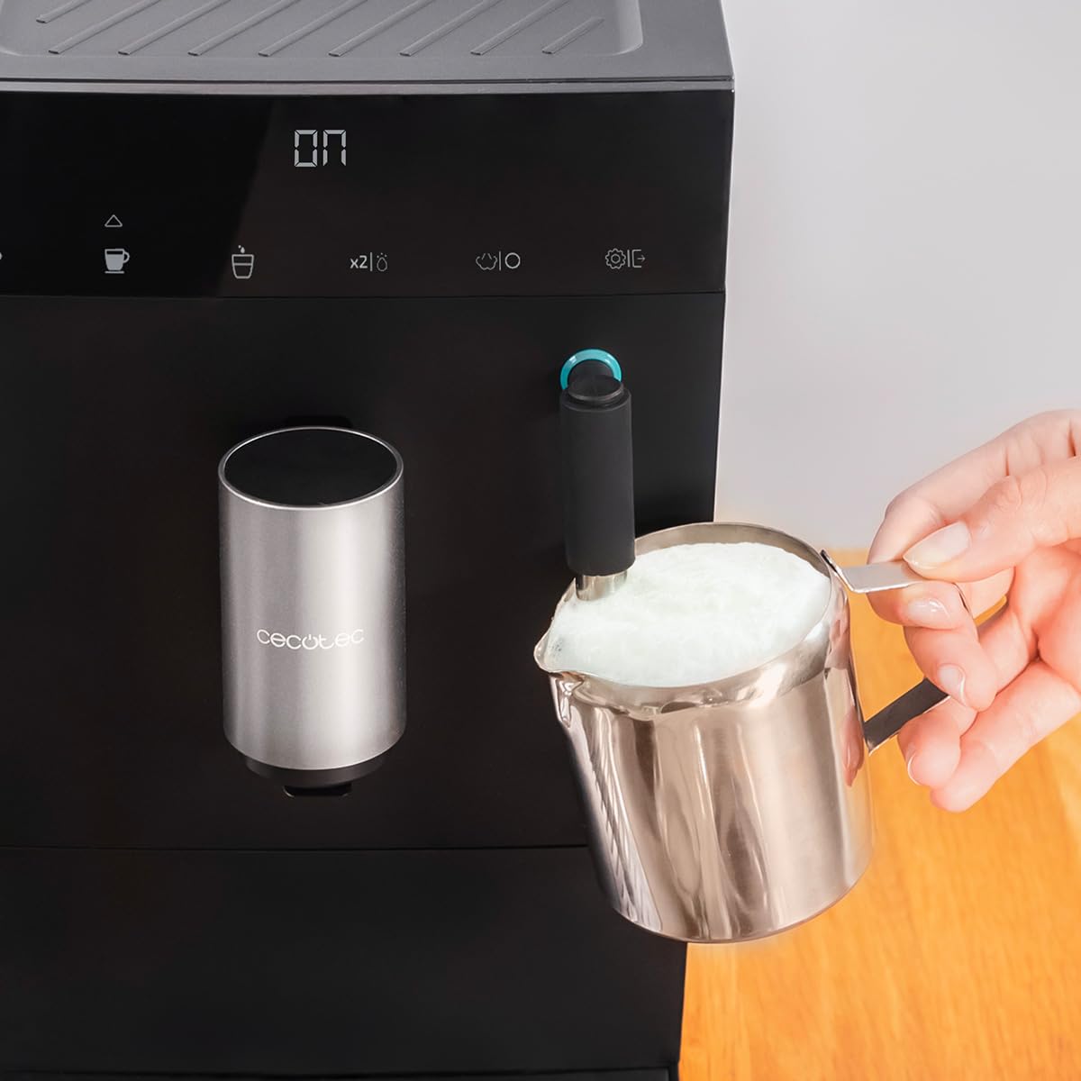 Cecotec Cafetera Superautomática Compacta con Vaporizador Cremmaet Compact Steam. 1350W, 19 Bares, Sistema Thermoblock, Depósito Café en Grano 150gr con Molinillo y 1,1 L de Agua