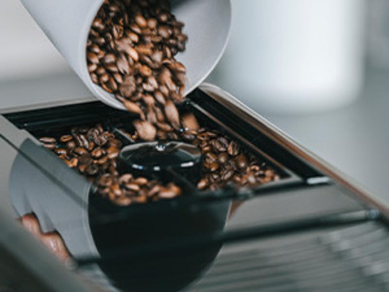 Melitta Barista T Smart F830-101, Cafetera Superautomática con Molinillo Silencioso, App Connect, Pantalla Táctil, 18 Recetas, 15 Bares, 1.8 l, Plata