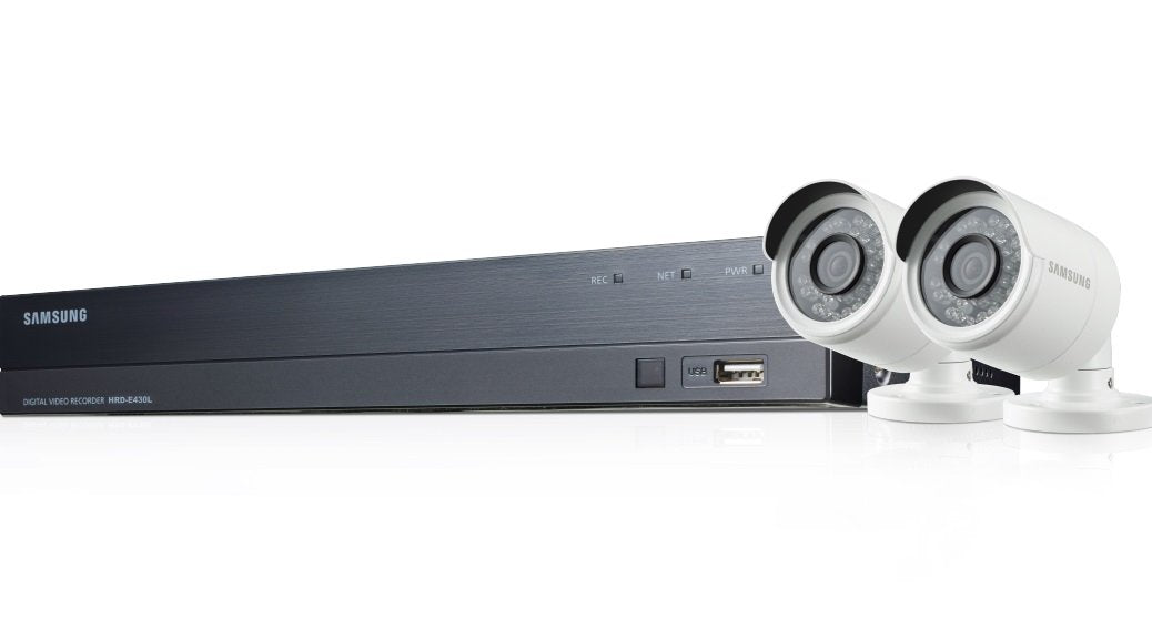 Samsung - SDH-B73023BFP - Kit de Video vigilancia con Grabador 4 Canales y 2 cámaras, Color Blanco