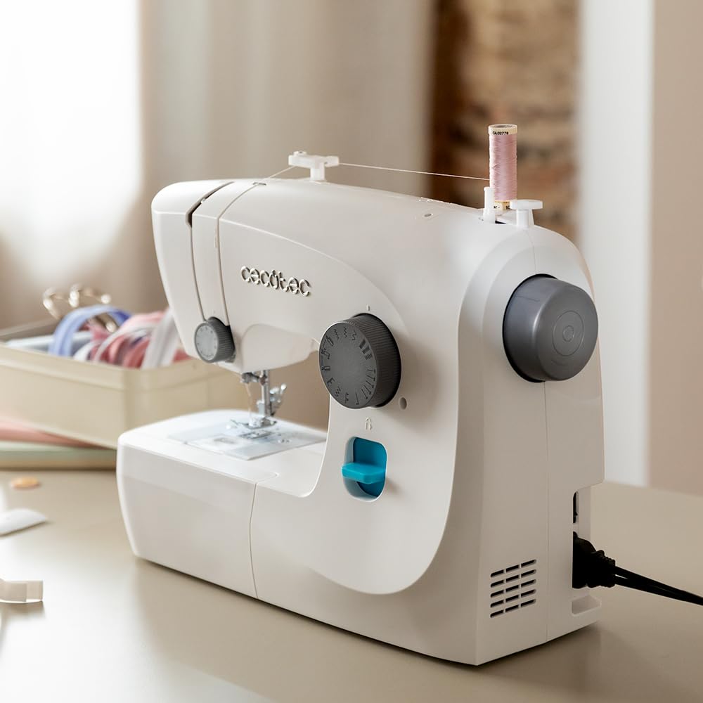 Cecotec Máquina de Coser, Compacta y Portátil, 15 Puntadas, Principiantes, BelleCouture 1500, Ojal manual en 4 tiempos, Ojalador regulable, Tensión del hilo ajustable y Kit de Accesorios