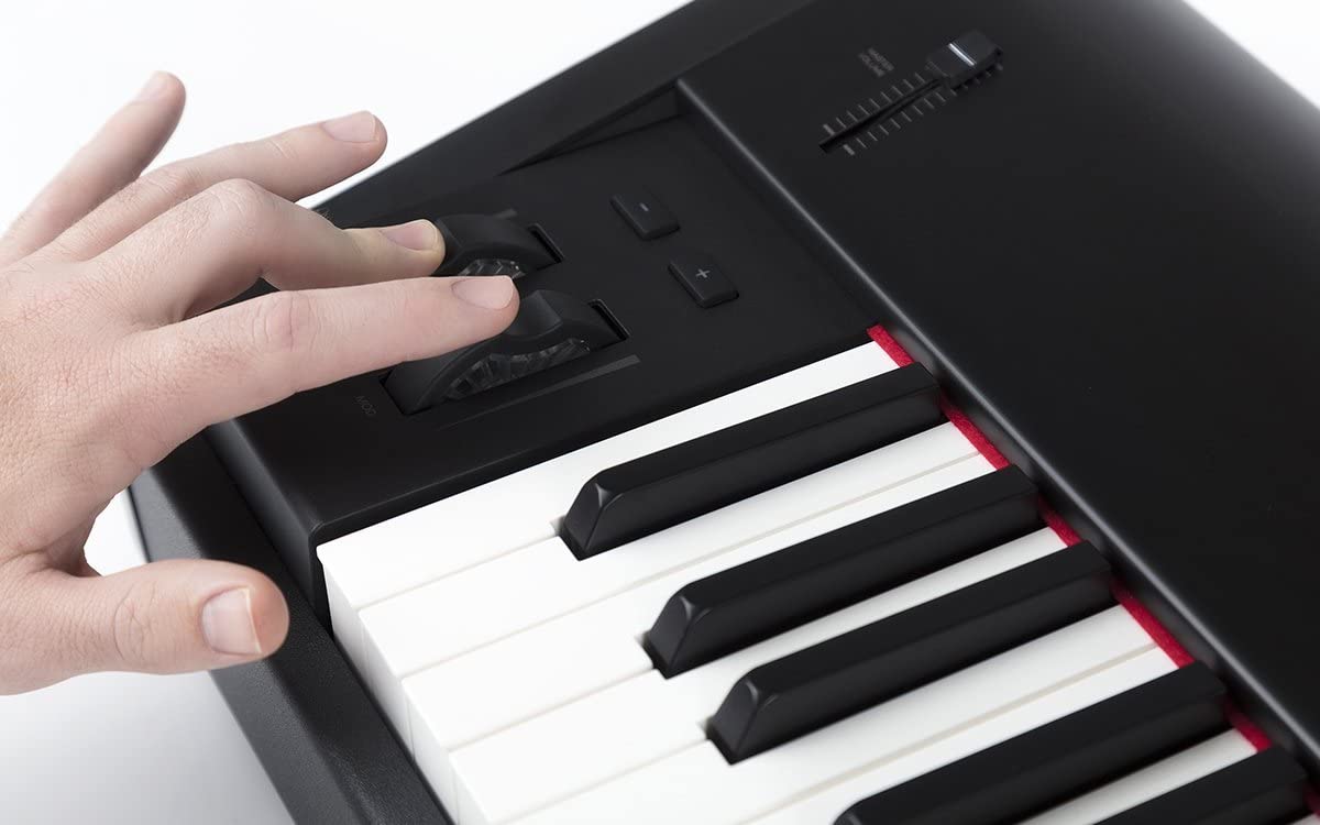 M-Audio Hammer 88 - Teclado controlador USB/MIDI profesional con 88 teclas de acción martillo y paquete de software
