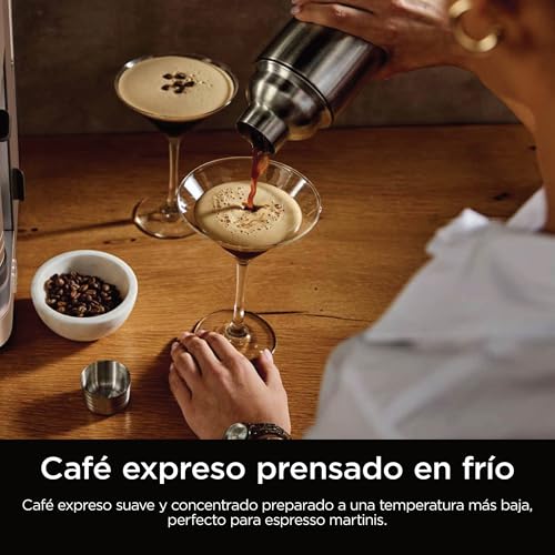 Ninja Luxe Pro Cafetera 3 en 1 para latte, cappuccino, cold brew y espresso con molinillo y espumador de leche integrados, fácil de usar y 5 preajustes automáticos de espuma, plata, ES701EU