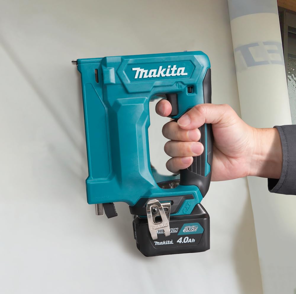 Makita ST113DSMJ - Grapadora de batería con batería 10,8 V/4,0 Ah, diseño corto, profundidad de impacto ajustable, con LED, ancho de grapa 10 mm