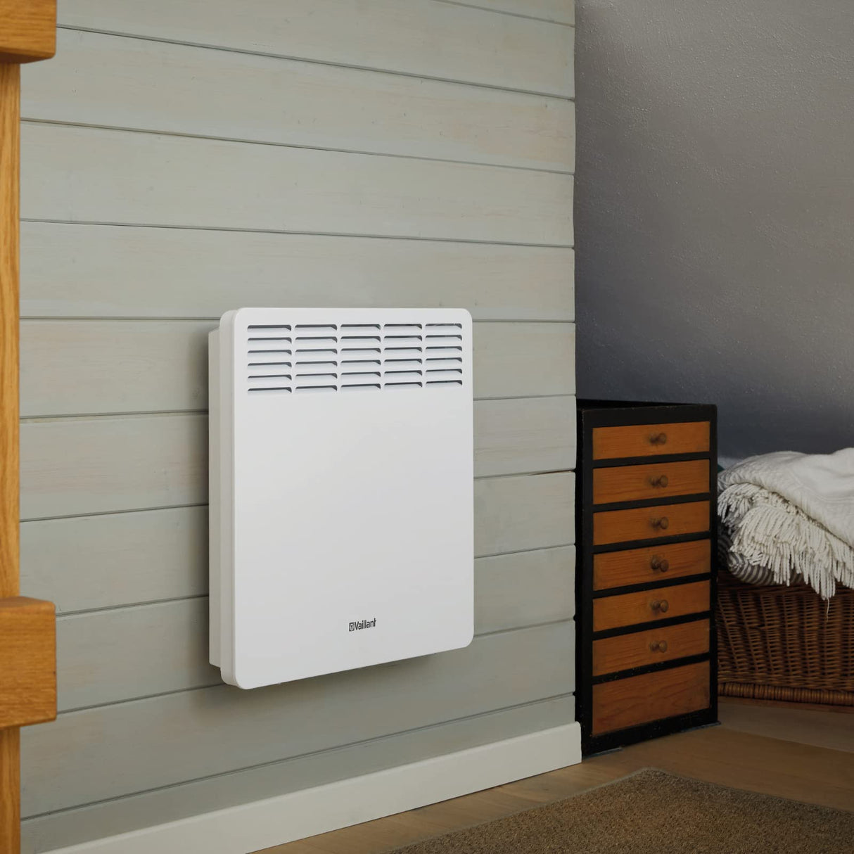 Vaillant eloMENT VER 150/5 0010023957 - Calefactor de pared para aprox. 15 m2 (230 V, 1,5 kW, para un calor fiable y rápido, para colgar en la pared), color blanco