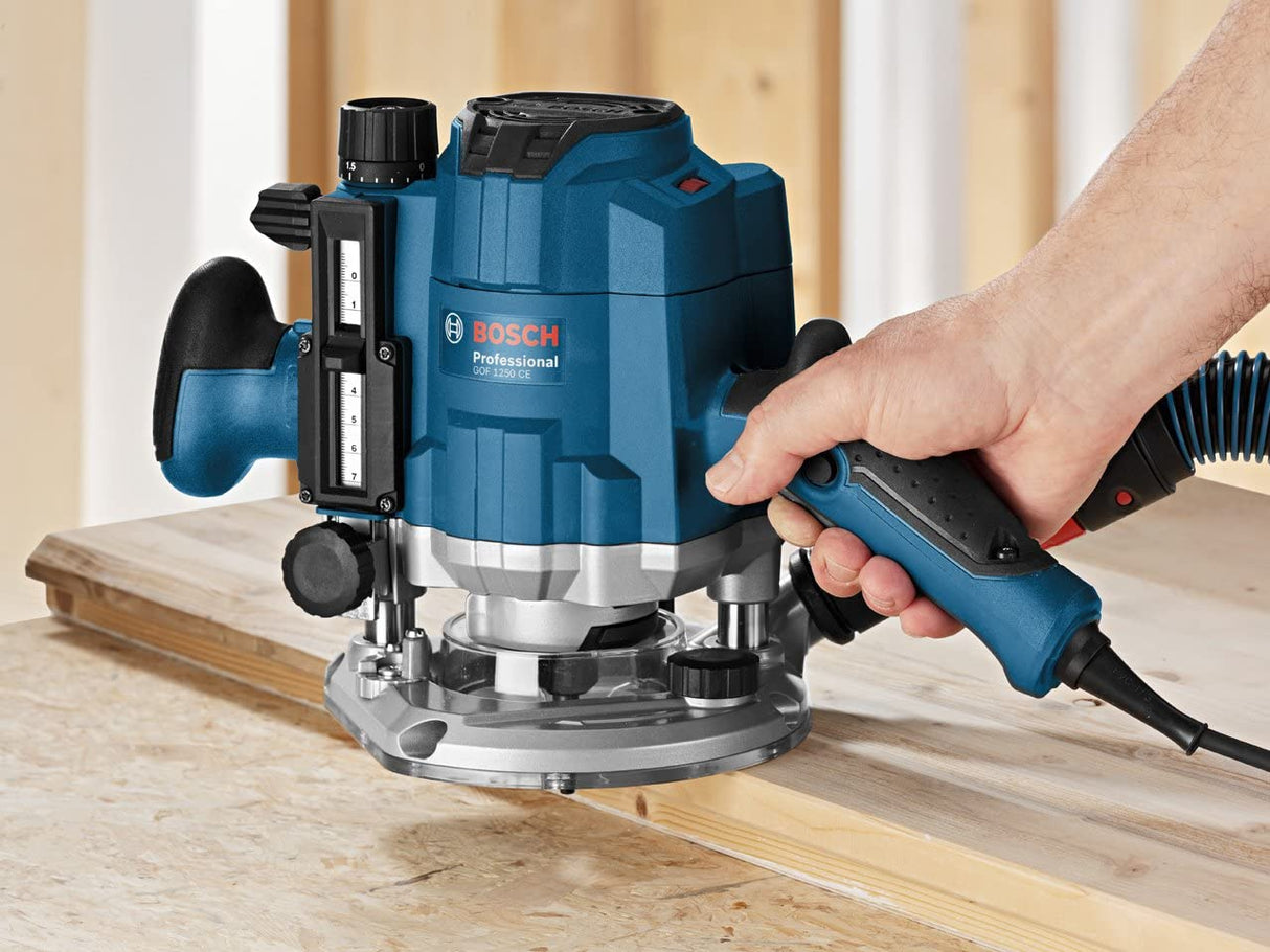 Bosch Professional GOF 1250 CE - Fresadora de superficie (1250 W, 10000 – 24000 rpm, 6/8 mm, vel. constante, ajuste preciso 0,1 mm, en caja)