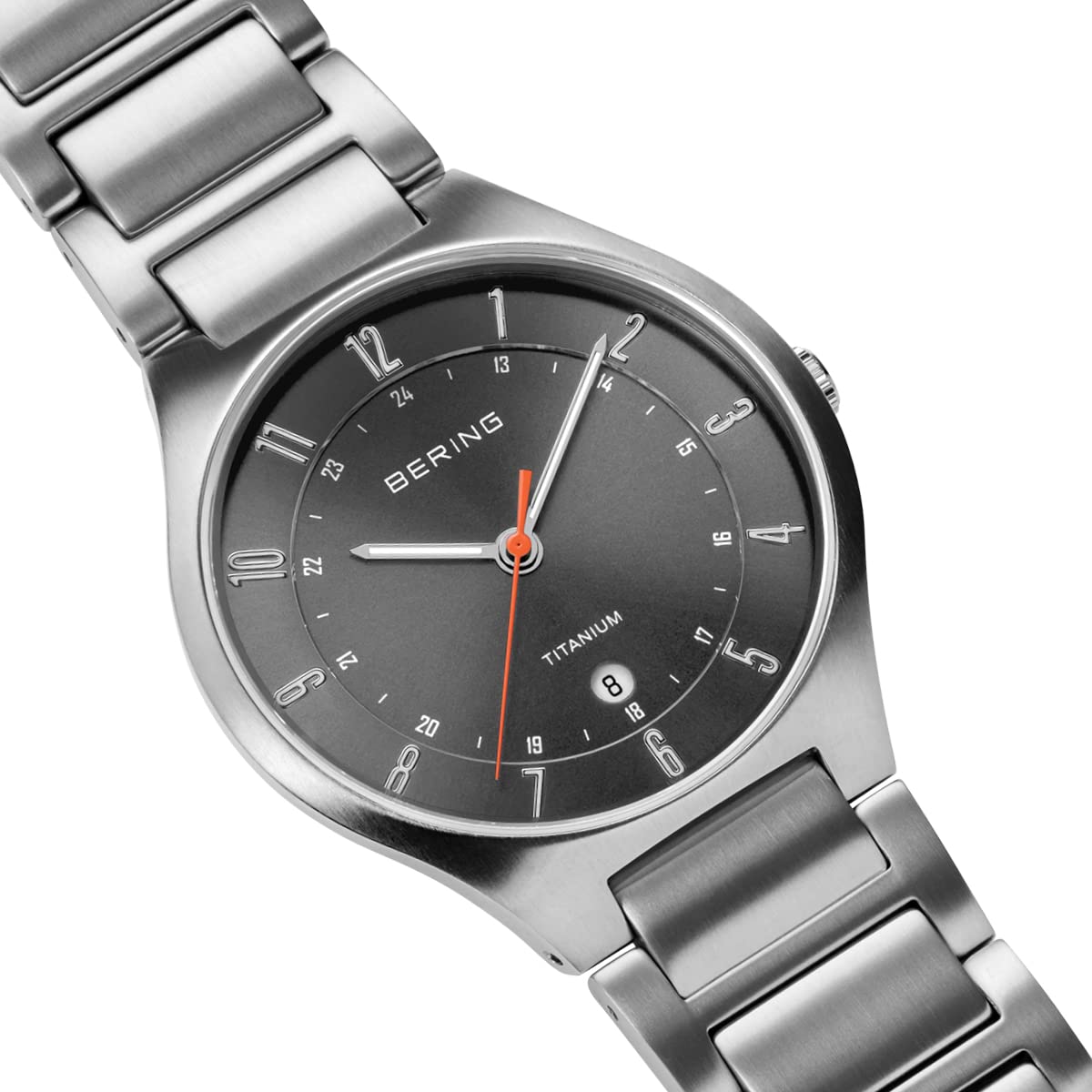 BERING 11739-772 Reloj de cuarzo para hombre con caja de titanio de 39 mm con acabado plateado y esfera gris, brazalete de titanio con detalles de titanio, resistencia al agua de 5 ATM