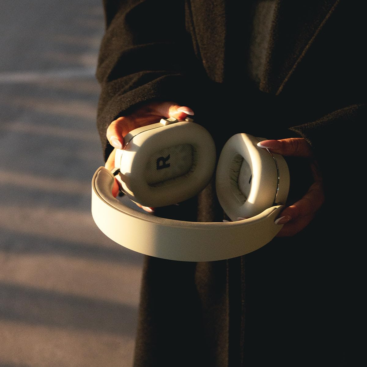 DEFUNC Mondo by Auriculares inalámbricos Over-Ear con Cable Opcional, 45 Horas de Tiempo de reproducción Activa, Bluetooth, Doble micrófono ENC y Controladores, Egro