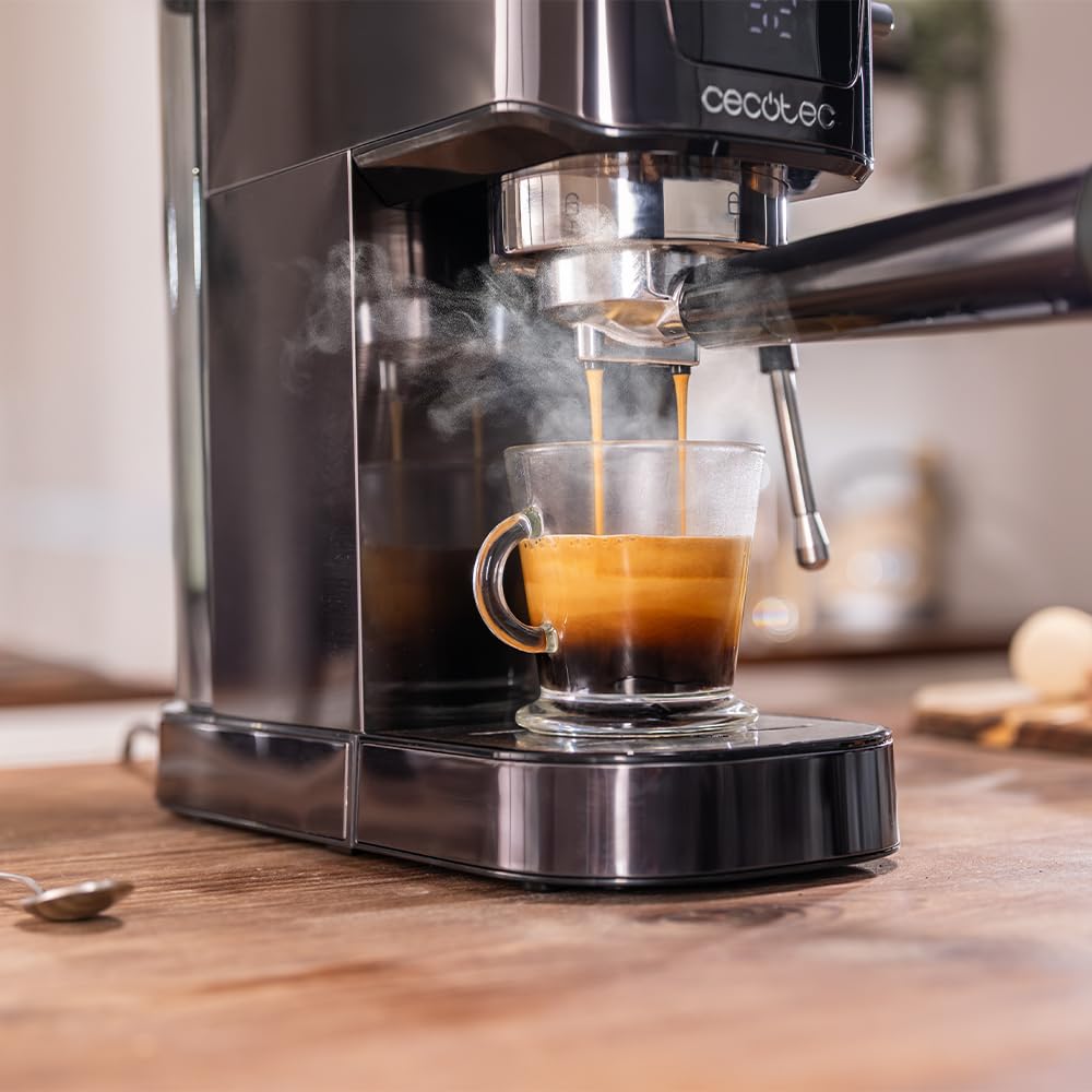 Cecotec Cafetera Express para Espresso y Cappuccino Power Espresso 20 Touch. 1350W, 20 Bares, Pantalla Táctil, Vaporizador, Depósito Agua 1L, Thermoblock, Calientatazas, Bandeja Goteo, Accesorios