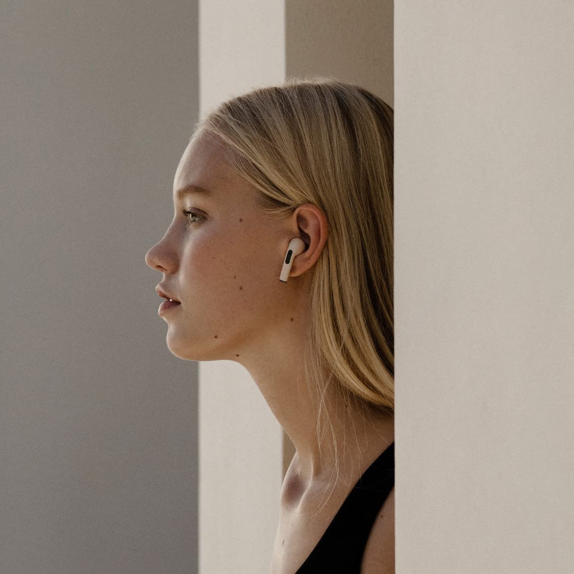 Sudio N2 Pro - Auriculares intrauditivos Bluetooth con ANC, conexión multipunto, IPX4, USB-C y Carga inalámbrica, micrófono, 30 Horas de reproducción con Estuche de Carga (Beach Sand)