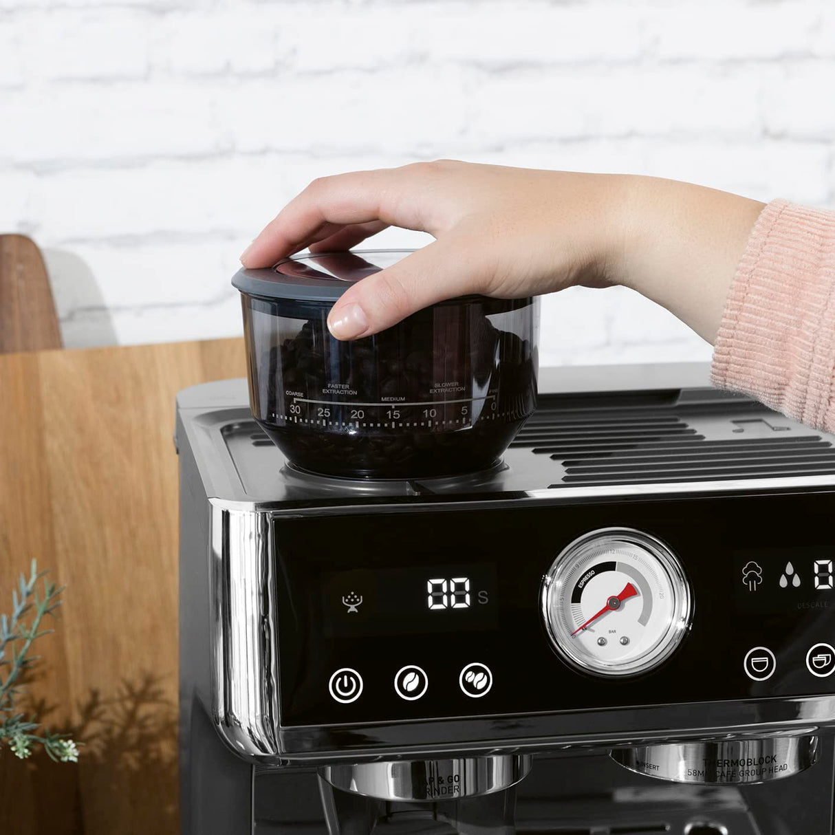 BEEM ESPRESSO-GRIND-EXPERT Colador Espresso Premium con Molinillo | 2 Termobloques para la Preparación simultánea de Espresso y Microespuma de Leche | Display de Extracción y Molido