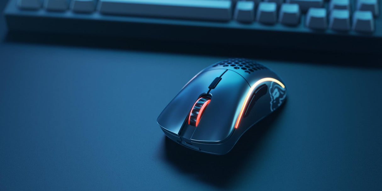 Glorious Gaming Model D- (Pequeño) Wireless Ratón Gaming inalámbrico - 67 g superligero, diseño Colmena, RGB, ergonómico, sin Lag 2,4 GHz inalámbrico, hasta 71 Horas de batería - Negro Mate