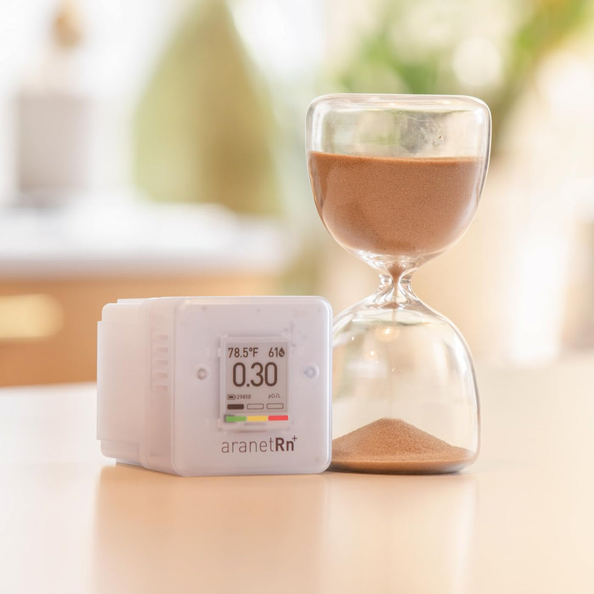SAF Aranet - Detector de radón para el hogar: medición de 10 Minutos, Temperatura, Humedad Relativa, presión, Pantalla de Tinta electrónica, batería de 7 años, portátil con aplicación Gratuita