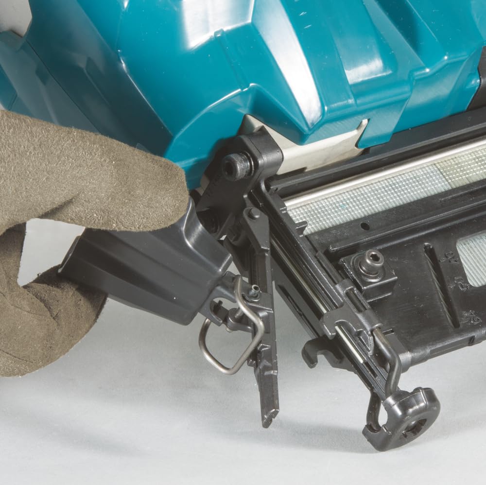 Makita DBN600ZJ Cordless Nailer marca