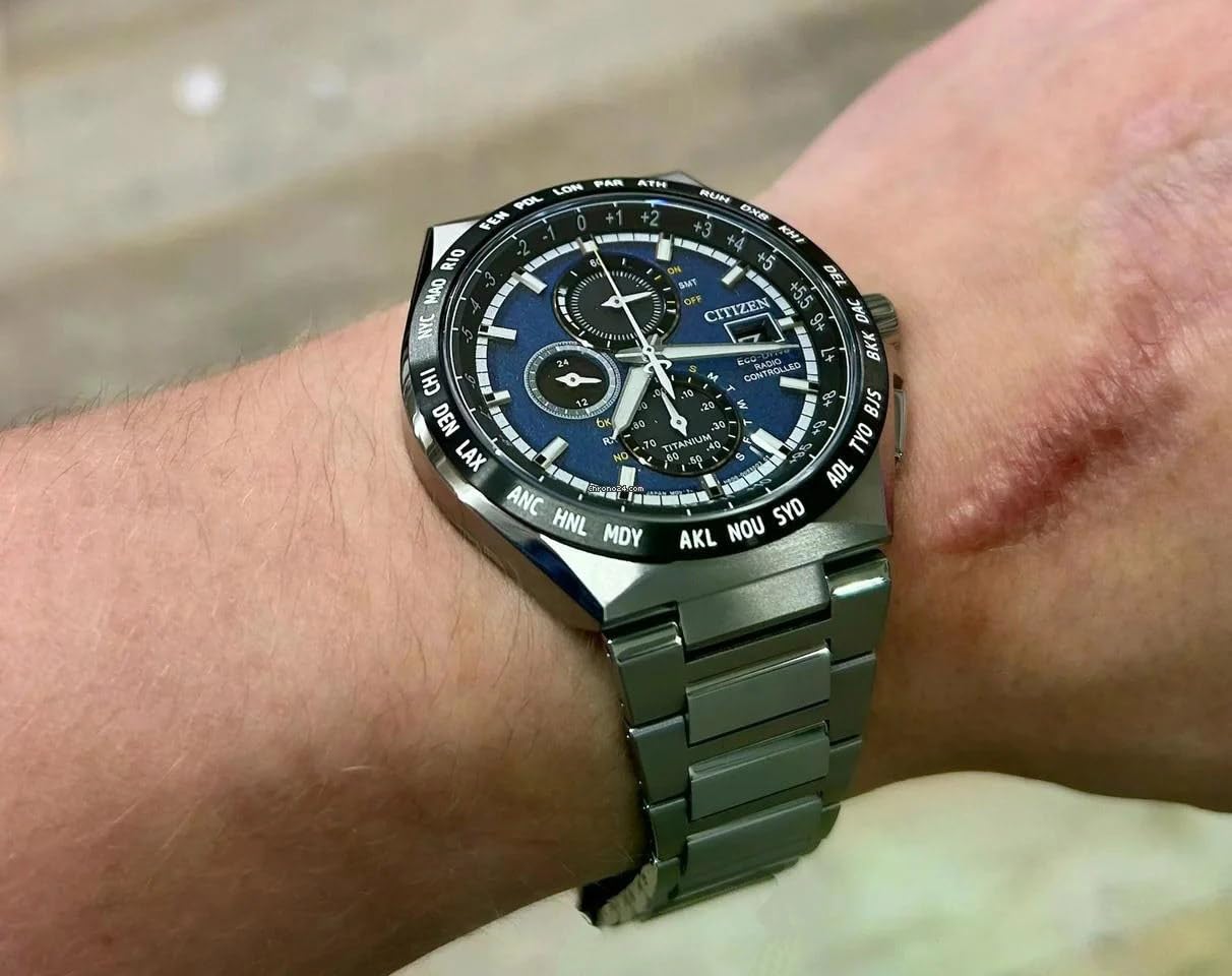CITIZEN Reloj Cronógrafo para Hombres de Eco-Drive AT8238-84L