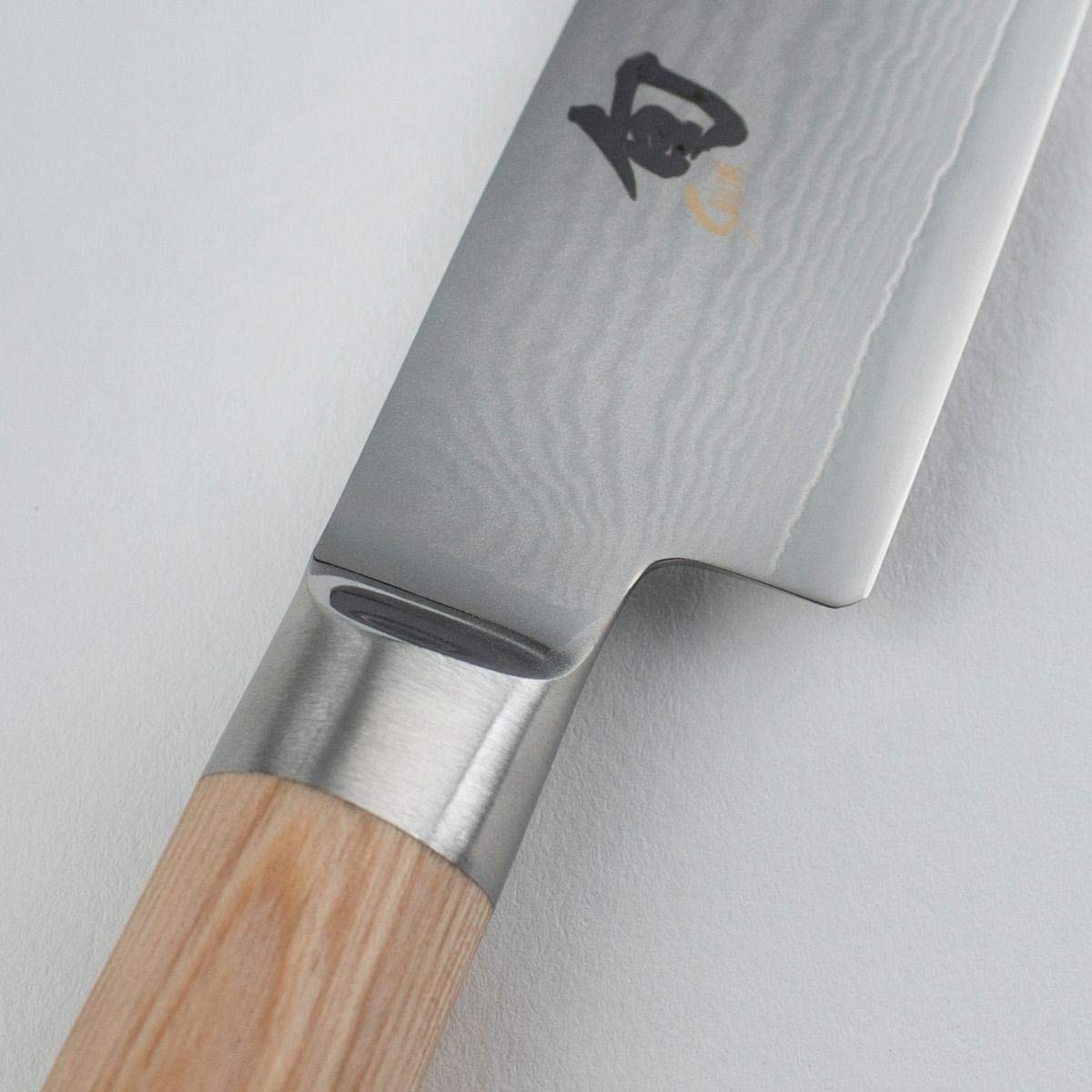 KAI Shun Classic White cuchillo japonés multiusos 15 cm de longitud de hoja - cuchillo de Damasco 32 capas núcleo VG MAX - 61 HRC - mango de madera Pakka -pequeño cuchillo de cocina forjado estrecho