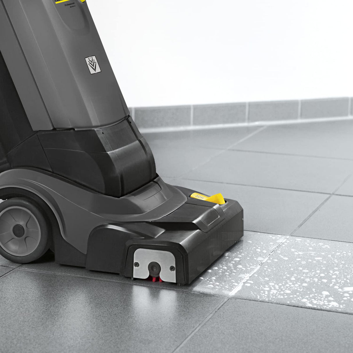 Kärcher BR 30/4 C Fegadora-aspiradora compacta para limpieza eficaz de suelos duros, Gris