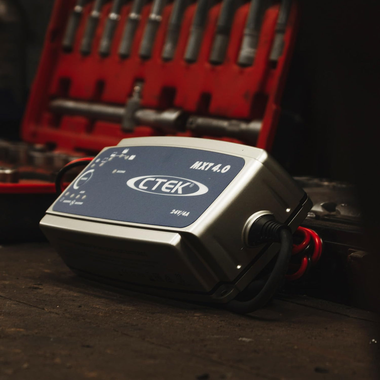 CTEK MXT 4.0 Cargador De Batería 24V De 8 Pasos para Baterías Pequeñas De 24V En Vehículos Comerciales, Sillas De Ruedas Y Limpiadoras Industriales, Modo De Reacondicionamiento Y AGM