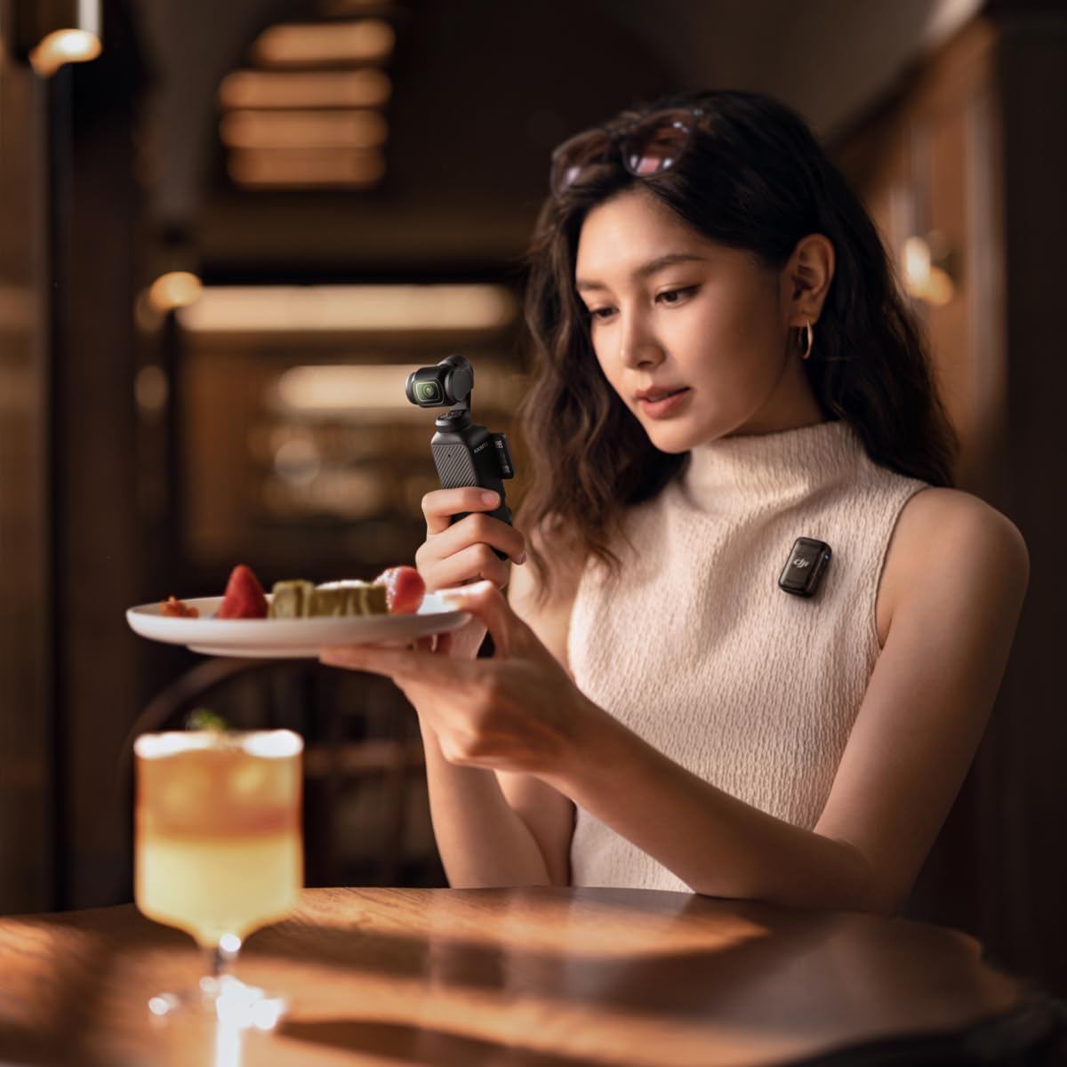 DJI Pack para Creadores Osmo Pocket 3, cámara con CMOS 1'' y 4K/120 fps, estabilización en 3 Ejes, Seguimiento de Caras/Objetivos, Enfoque rápido, Incluye micrófono Sonido nítido, pequeña