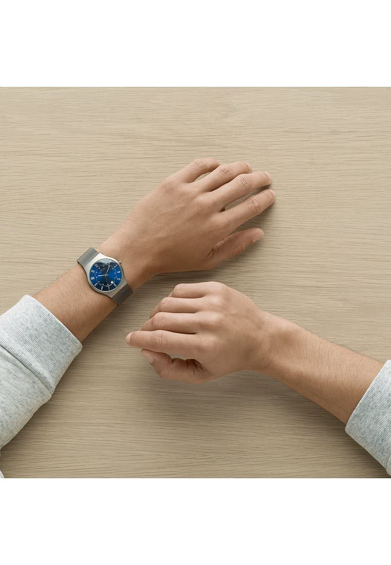 Skagen Reloj Sundby Titanium para Hombre, movimiento de cuarzo a tres agujas con Correa de Acero Inoxidable o piel, 37 mm, Gris Y Azul