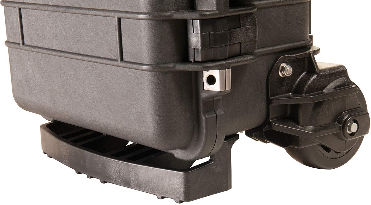 Peli 1510M Maleta Trolley Todoterreno para Equipos electrónicos y fotográficos, IP57 estanca e Impermeable al Polvo, 27L de Capacidad, Fabricada en EE.UU., sin Espuma, Color Negro