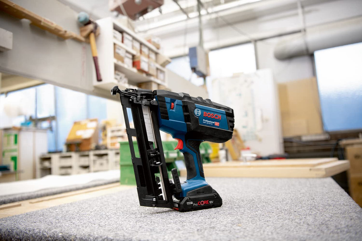 Bosch Professional 18V System GNH 18V-64 M - Clavadora a batería para madera (Ø máx. 1,6 mm, clavos 32/64 mm, modo contínuo, 2 baterías ProCORE x 4.0Ah, en L-BOXX)