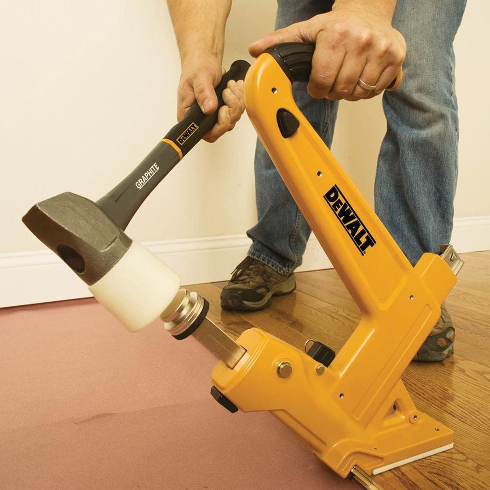 DeWalt DMF1550-XJ Clavadora manual para tarimas (no neumática)