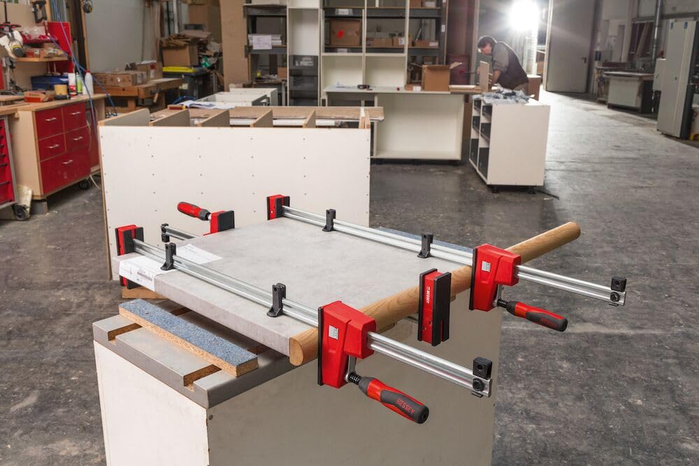BESSEY 2 abrazaderas de cuerpo REVO KRE100-2K-SET, envergadura de 1000 mm, proyección de 95 mm, carcasa de plástico reforzada con metal para mayor potencia y seguridad, peso 6,9 kg