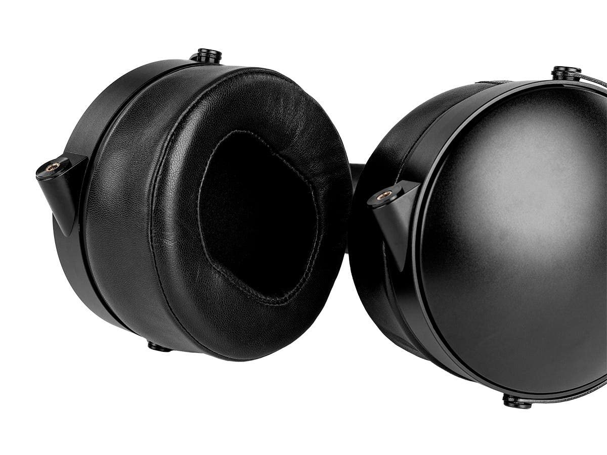 Monolith M1070C - Auriculares magnéticos planares con Parte Trasera Cerrada, Almohadillas extraíbles, Conector de 3,5 mm