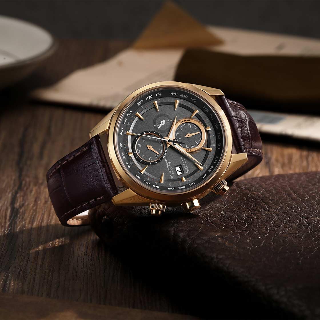 CITIZEN Reloj Cronógrafo para Hombres de Eco-Drive con Correa en Cuero AT8263-10H